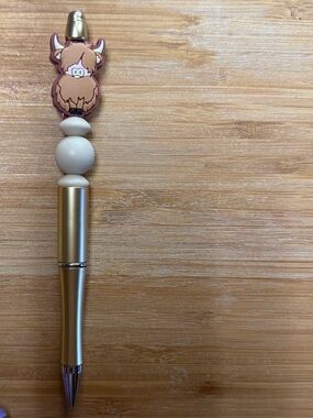 Gold Highland Cow Pen